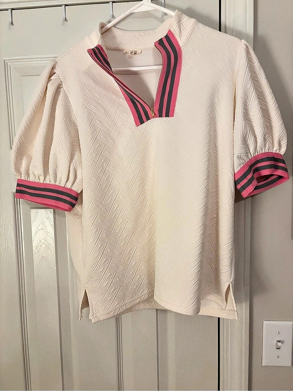 Textured Geometric Blouse in Pink & Black Like New